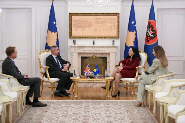 Osmani takohet me Hargreaves, flasin për anëtarësimin e Kosovës në KiE