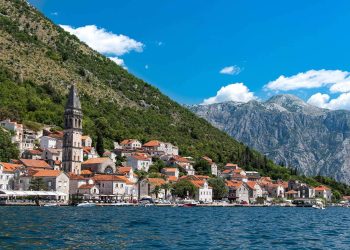 Të pasurit që po ikën nga “qeveria shtypëse” në Serbi po shkojnë drejt Malit të Zi