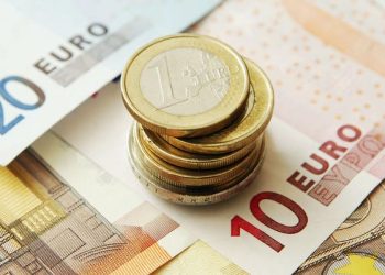 Nga sot euro, valuta e vetme për transaksione në Kosovë