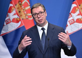 Presidenti serb Vuçiq i jep llogari ambasadorit rus