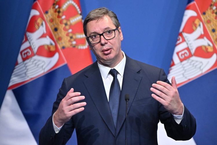 Presidenti serb Vuçiq i jep llogari ambasadorit rus