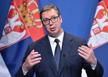 Presidenti serb Vuçiq i jep llogari ambasadorit rus