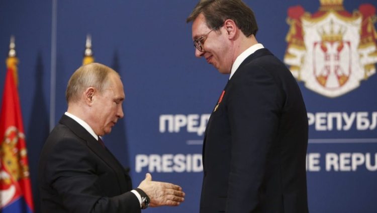 “The Times”: Si Putini po e kthen Serbinë në një Rusi të vogël në Ballkan