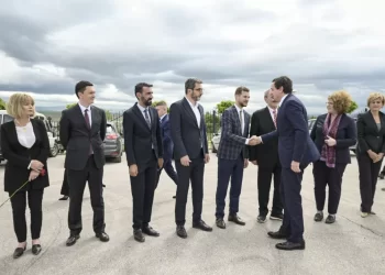 Kryeministri Kurti bën homazhe në Çabrat të Gjakovës: Serbia ka pasur për qëllim shfarosjen e shqiptarëve