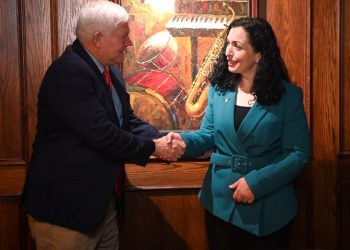 Presidentja Osmani takohet me kongresmenin republikan, diskutojnë për zhvillimet në Kosovë