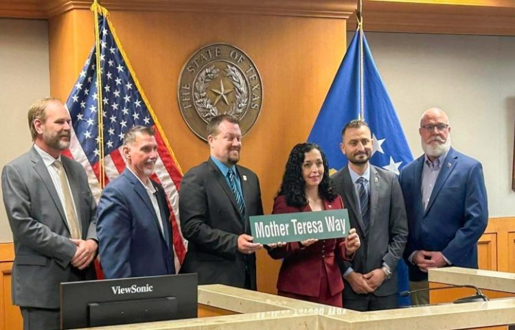 Osmani takon kryetarë dhe udhëheqës të disa qyteteve në Teksas