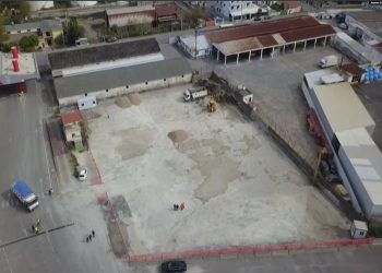 Shtyhet hapja e qendrave të migrantëve në Shqipëri