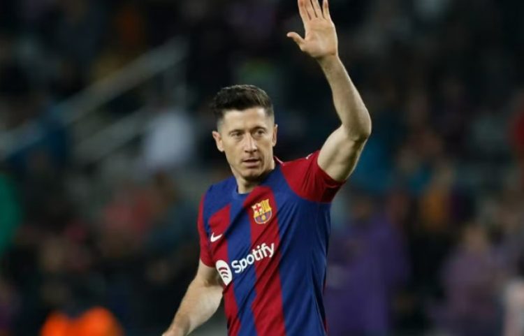 Lewandowski thotë se mbetet te Barcelona edhe më tutje