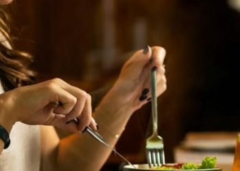 Të ngrënit në këtë orë shoqërohet me shtim të konsiderueshëm në peshë