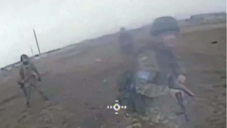 “Po na djegin, ju lutem na ndihmoni”, rusët nuk kanë zgjidhje për sulmet me dronë të ukrainasve (Video)