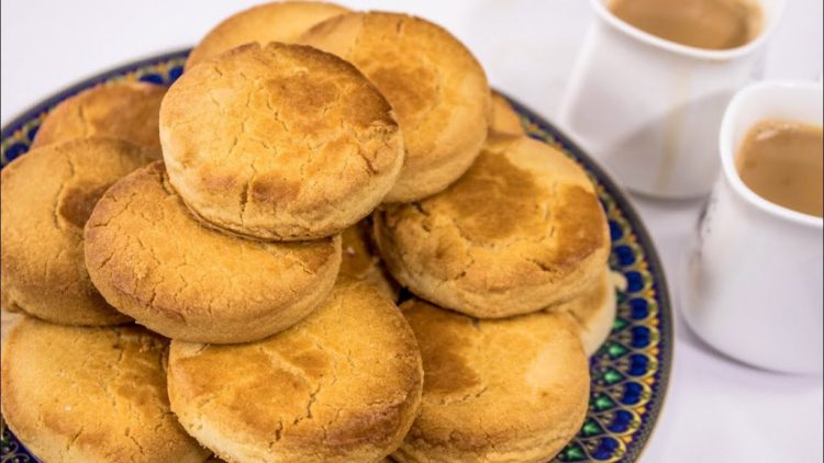 Biskota të shkrifëta me krem qumështi