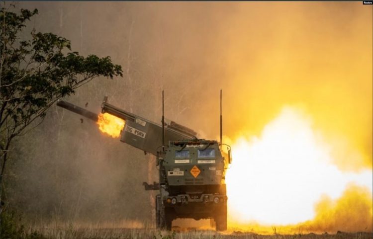 Gjermania thotë se aleatët do t’ia dërgojnë Ukrainës 3 sisteme HIMARS
