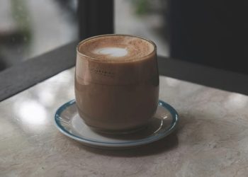 Trajneri tregon se çokollata e nxehtë mund t’ju ndihmojë të humbni peshë, por vetëm me një kusht