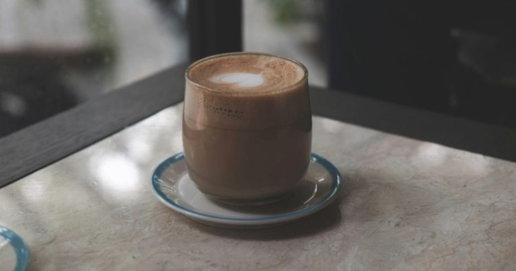 Trajneri tregon se çokollata e nxehtë mund t’ju ndihmojë të humbni peshë, por vetëm me një kusht