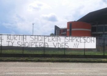 “Me Kurtin Shqipëria shpreson, me ty Shqipëria vdes” – Rama pritet me parulla kundër tij në Itali