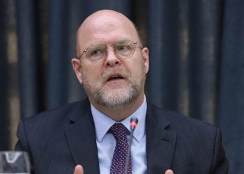 Hovenier: ShBA-ja mbetet e vendosur për të mbështetur KFOR-in