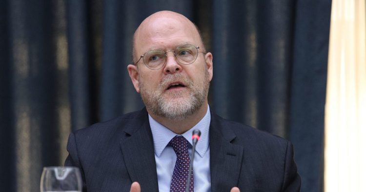 Hovenier: ShBA-ja mbetet e vendosur për të mbështetur KFOR-in