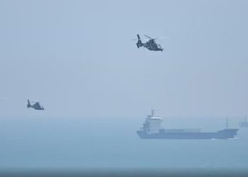‘Nuk e le të qetë’, Kina rrethon Tajvanin me dhjetëra avionë e anije