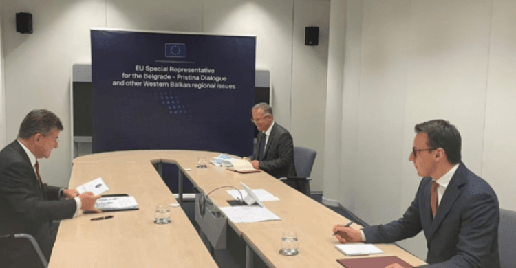 Çështja e dinarit përballë sërish në Bruksel Kosovën e Serbinë