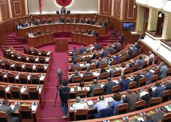 Shqipëri: Avokati i Popullit, 2 vjet pa mandat, 84 votat në parlament mbajnë peng emrin e ri