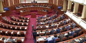 Shqipëri: Avokati i Popullit, 2 vjet pa mandat, 84 votat në parlament mbajnë peng emrin e ri