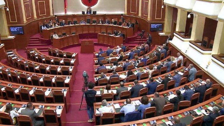 Shqipëri: Avokati i Popullit, 2 vjet pa mandat, 84 votat në parlament mbajnë peng emrin e ri