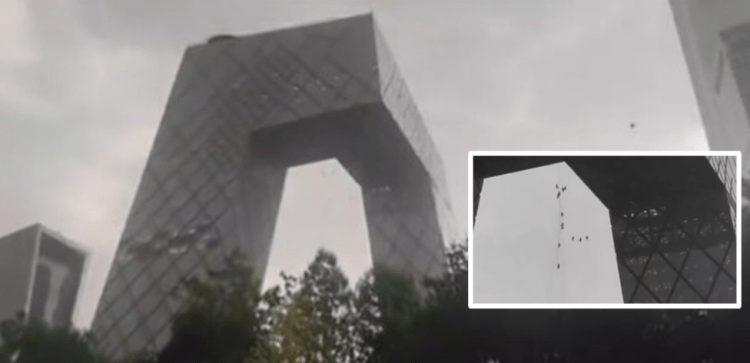 ‘Erërat e fuqishme’, momenti kur pastruesit e xhamave ‘u luhatën bashkë me litarë’ në ndërtesën 51-katëshe në Pekin të Kinës