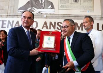 Begaj shpallet “Qytetar Nderi” i arbëreshëve të Kalabrisë