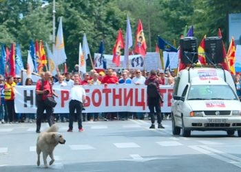 “Hajna, hajna, hajna” – Mijëra punëtorë protestuan sot në Shkup