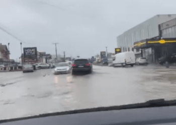 Vërshohet nga shiu magjistralja Prishtinë- Ferizaj, probleme në komunikacion