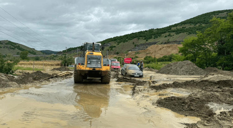 Rrëshqitja e dheut, mbyllet përkohësisht rruga Prishtinë-Gjilan