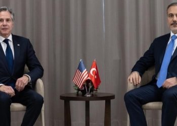 Ministri i Jashtëm turk takon Sekretarin amerikan të Shtetit në Pragë