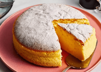 Torta e pambuktë sipas recetës japoneze