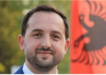 Deputeti Korenica: Vetëm çiftet të kenë fëmijë, jo gruaja e pamartuar