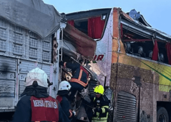 10 të vdekur e 39 të plagosur nga përplasja e një autobusi me një kamion e dy makina në Turqi