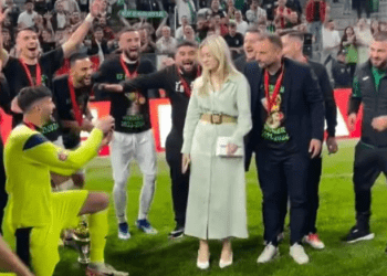 Propozim për martesë dhe triumf në kupë, çfarë gëzimi për Alen Sherrin!