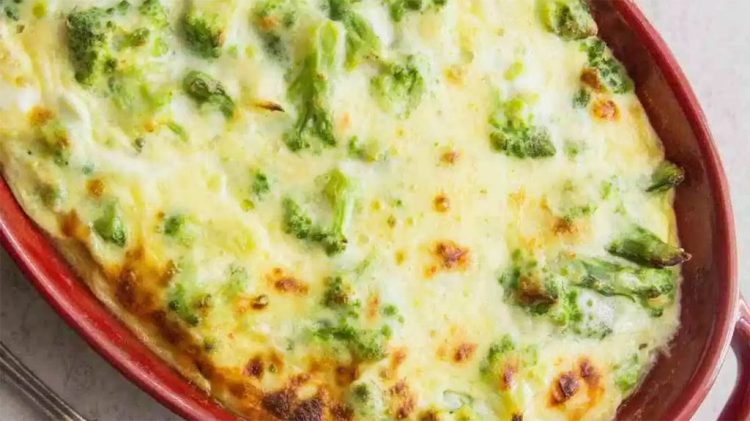 Brokoli e lulelakër e pjekur me djathë, shije e veçantë