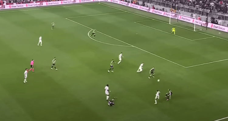 Muçi, është ai idhulli i tifozëve, gol dhe spektakël, dërgoi Beshiktashin në finale (Video)