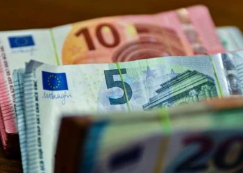 I ofroi ryshfet 5 euro policit “për një kafe”, arrestohet shoferi i një autobusi në Vërmicë