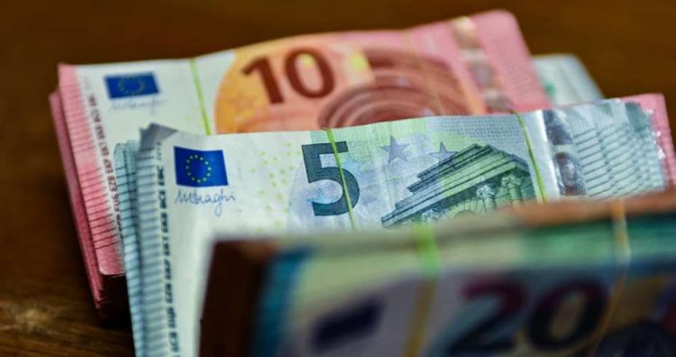 I ofroi ryshfet 5 euro policit “për një kafe”, arrestohet shoferi i një autobusi në Vërmicë