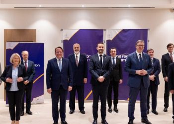 Kurti krah Ramës në foton e përbashkët në Samitin e BE-Ballkani Perëndimor