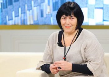 Gruaja në ditët e para të mëmësisë ka nevojë për qetësi dhe mbështetjen e bashkëshortit