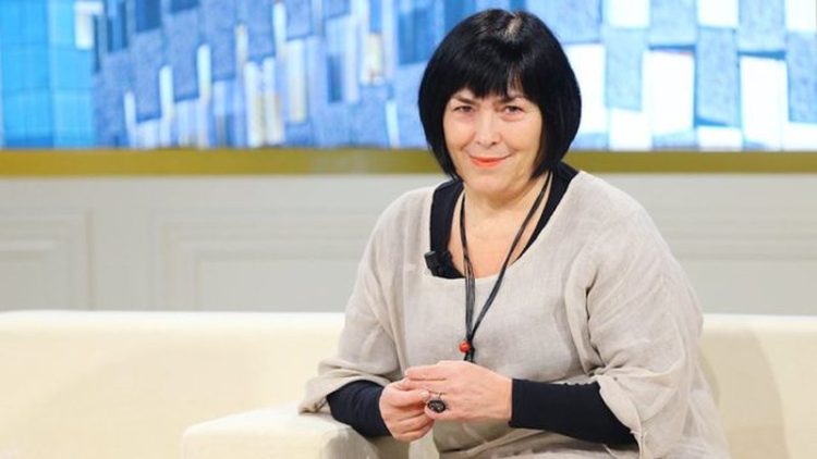 Gruaja në ditët e para të mëmësisë ka nevojë për qetësi dhe mbështetjen e bashkëshortit