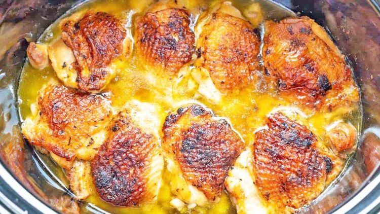 Pulë e pjekur me gjalpë dhe hudhra, plot aromë dhe shije