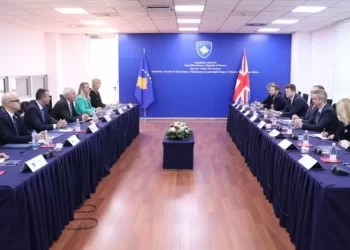 Ministri britanik në Kosovë, diskuton me Sveçlën për sigurinë kufitare