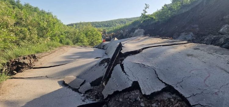 Shembet dheu në rrugën Klinë – Gjakovë, Policia jep detajet