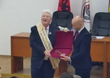 Deputeti gjerman, Hartmut Ganzke shpallet ‘Qytetar Nderi’ i Shtimes