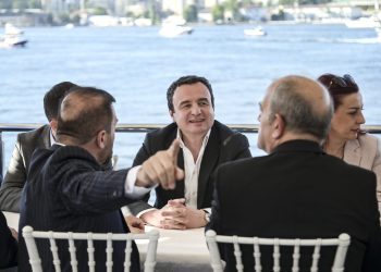Albin Kurti Kurti në Stamboll takoi afaristë shqiptarë që veprojnë në Turqi