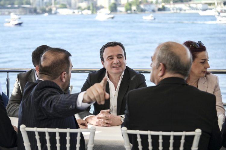 Albin Kurti Kurti në Stamboll takoi afaristë shqiptarë që veprojnë në Turqi
