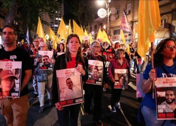 Mijëra izraelitë në rrugë për të kërkuar marrëveshje për shkëmbimin e pengjeve me fraksionet palestineze
